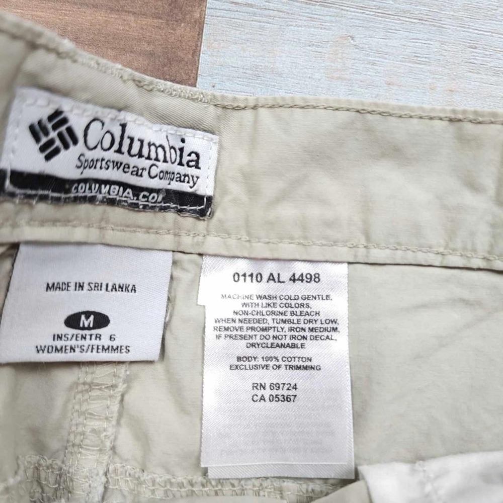 Columbia Women's Khaki Cargo Hiking Shorts - Size Medium - Picture 3 of 5